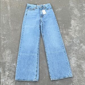NWT Levi’s Premium Ribcage Wide Leg Jeans in Far And Wide - Light Wash